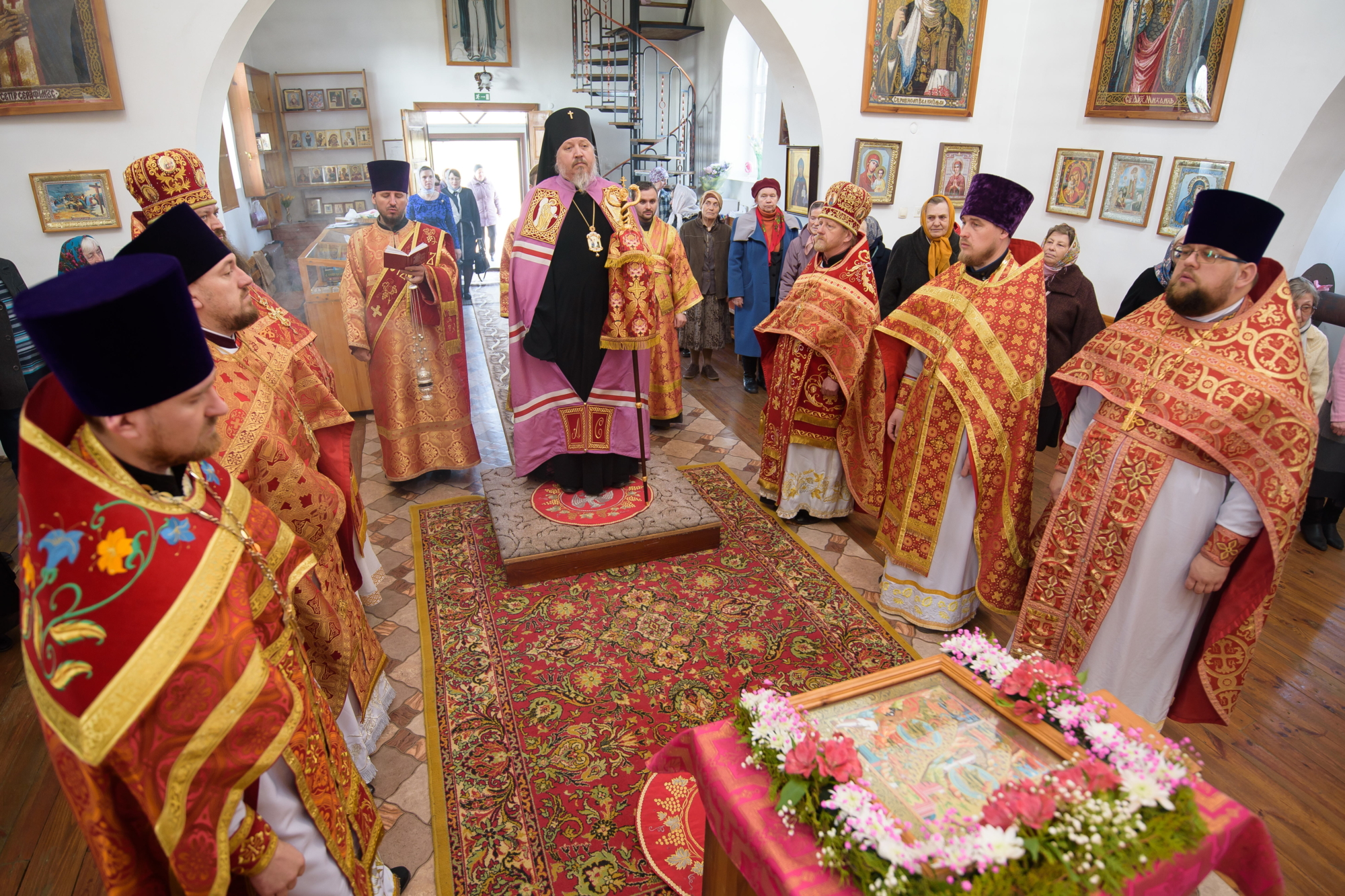 Божественная литургия  с Высокопреосвященнейшим Стефаном, архиепископом Гомельским и Жлобинским.